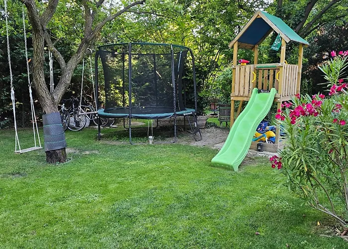 Fuered Deluxe Garden Apartment