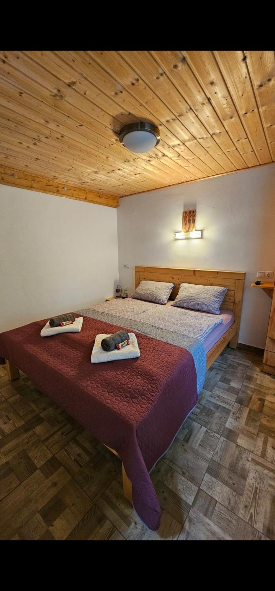 Fuered Deluxe Garden Apartment