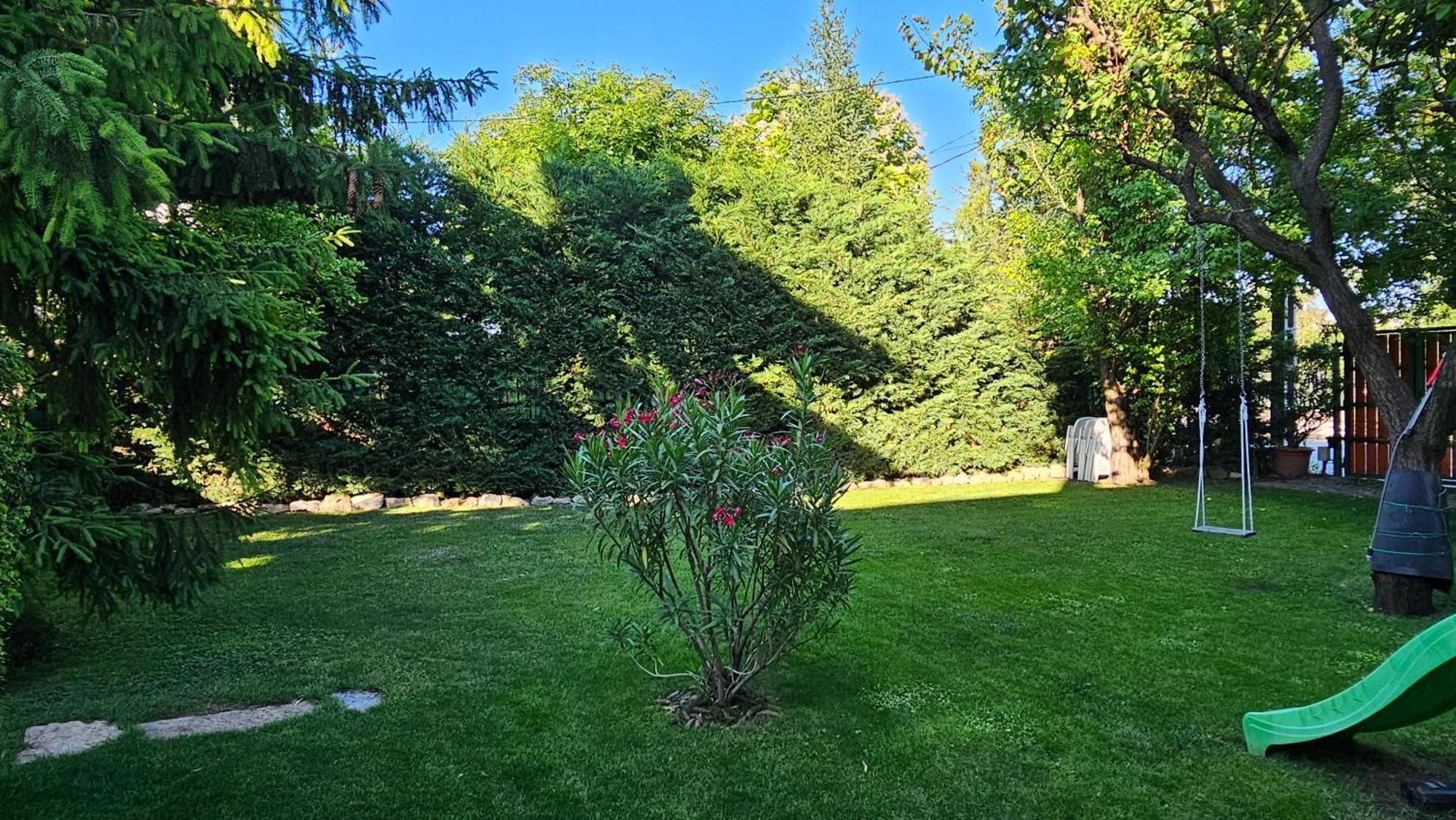 Fuered Deluxe Garden Apartment