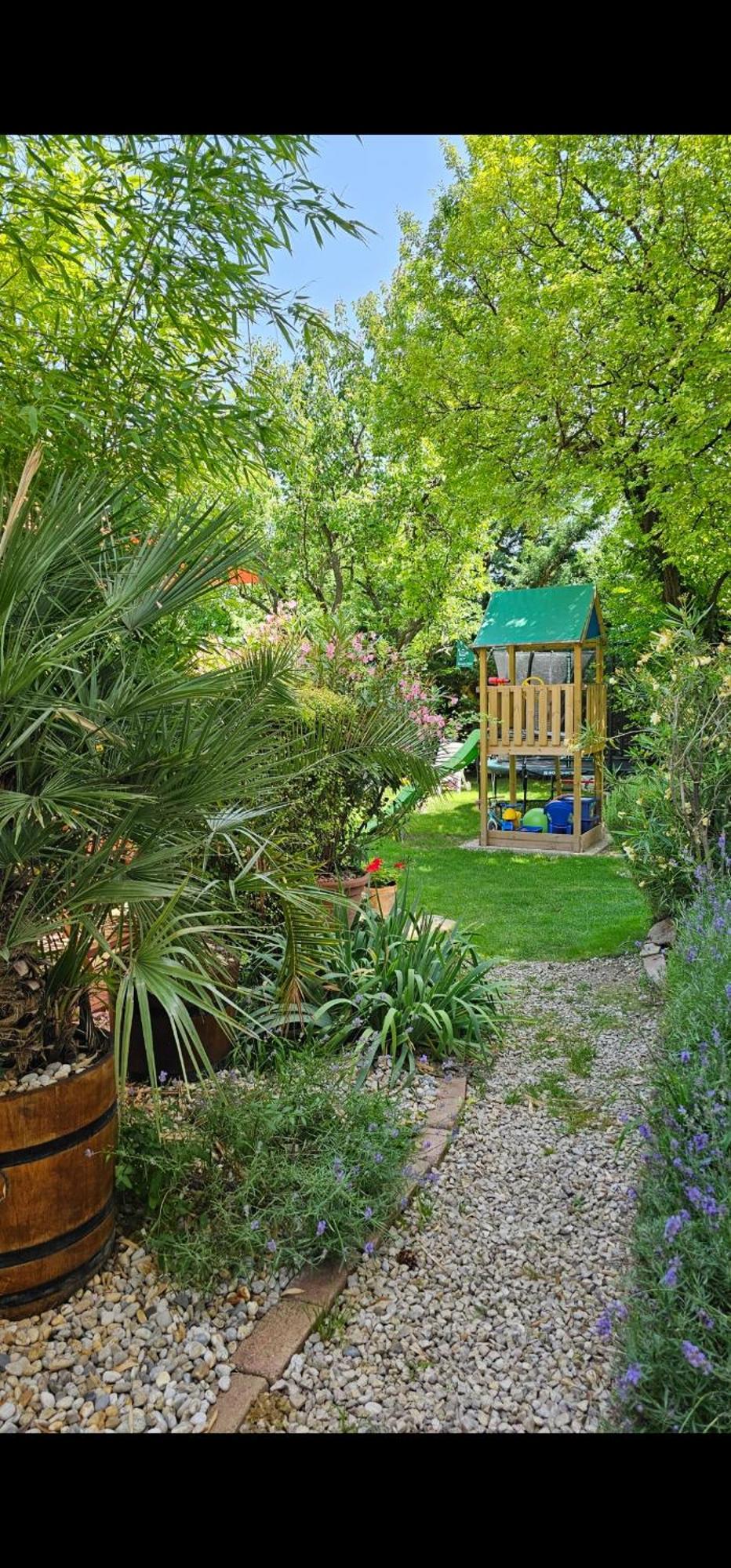 Fuered Deluxe Garden *