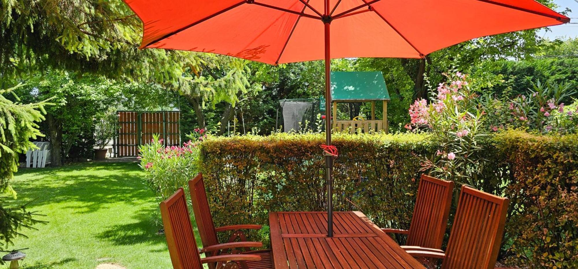 Fuered Deluxe Garden Apartment
