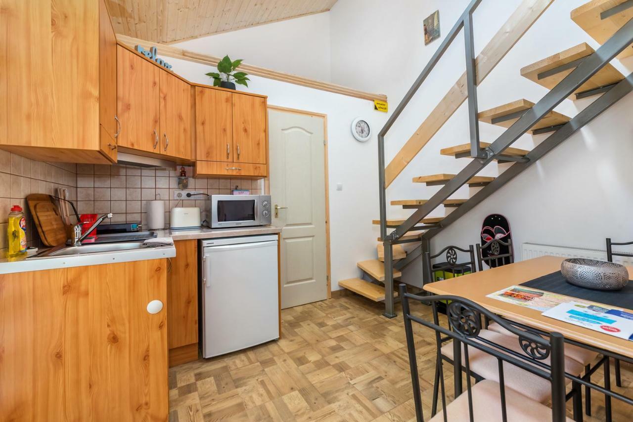 Fuered Deluxe Garden Apartment